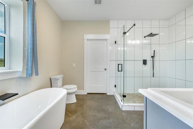 4330 Post Oak Point Rd, Home with 4 bedrooms, 4 bathrooms and 3 parking in New Ulm TX | Image 13