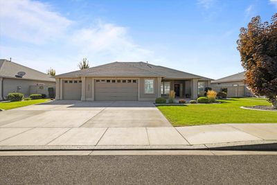 3-CAR-WITH-A-TANDEM-GARAG - 4606 Bermuda Dunes Drive, Home with 4 bedrooms, 1 bathrooms and null parking in Pasco WA | Image 2