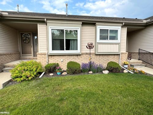 53168 Pineridge Dr, Chesterfield, MI, 48051-2744 | Card Image