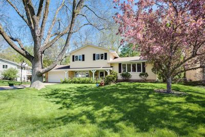 Lovely 4 level split entry on over a quarter of an acre treed lot. | Image 1