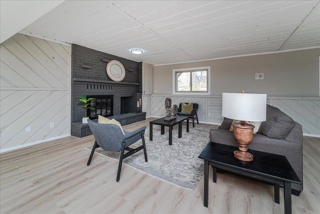 39-Family Room.jpg | Image 38