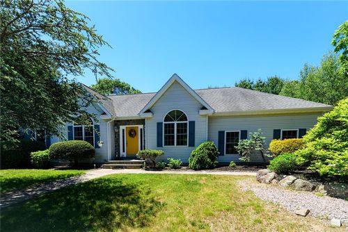 2 Evergreen Ln, Westerly, RI, 02891-4902 | Card Image
