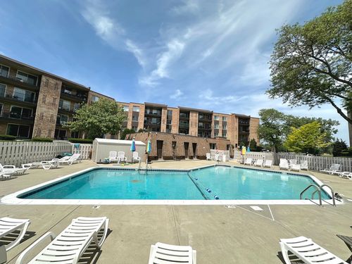 157-500 W Huntington Commons Rd, Mount Prospect, IL, 60056-5253 | Card Image