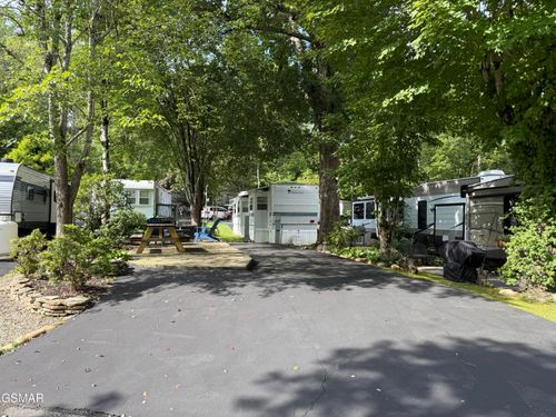 90-4229 E Parkway, Gatlinburg, TN, 37738-6427 | Card Image