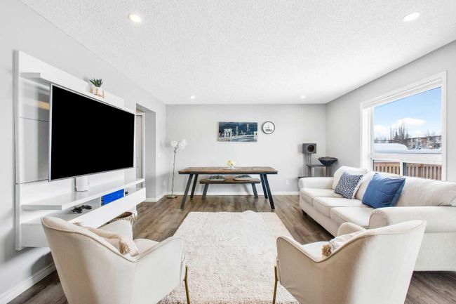 143 Bridlewood Circle Sw, Home with 3 bedrooms, 3 bathrooms and 4 parking in Calgary AB | Image 9