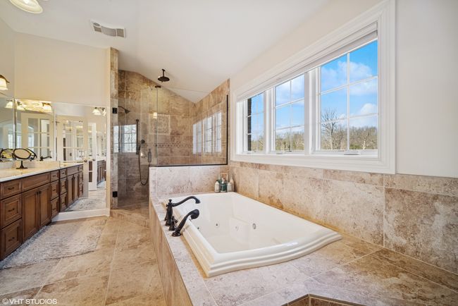 7 Preston Ct, House other with 6 bedrooms, 6 bathrooms and 4 parking in Lincolnshire IL | Image 32