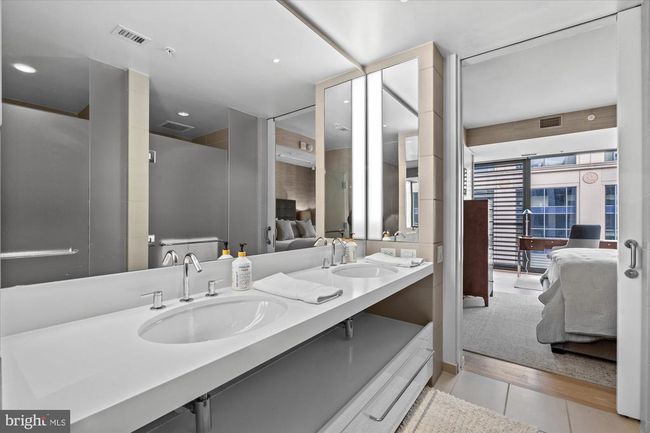 APT-810 - 925 H St Nw, Condo with 2 bedrooms, 3 bathrooms and null parking in WASHINGTON DC | Image 20