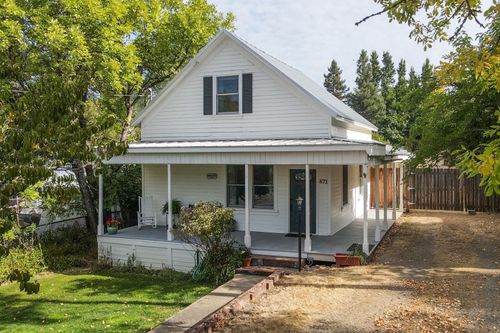 871 Main St, Weaverville, CA, 96093 | Card Image