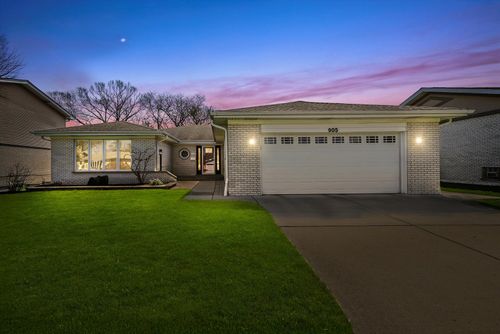 905 W Palm Dr, Mount Prospect, IL, 60056-4126 | Card Image