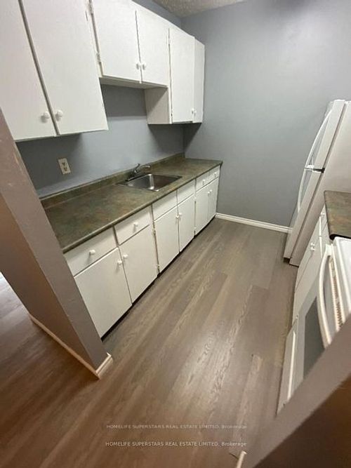 6-8209 Lundy'S Lane, Niagara Falls, ON, L2H1H3 | Card Image