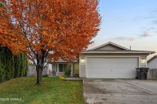 612 Millenium Ave, Moxee, WA, 98936-9363 | Card Image