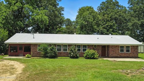 317 E Starkey St, Poplarville, MS, 39470-3305 | Card Image