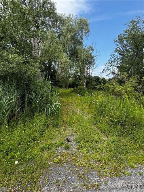 6393 Fremont Rd, East Syracuse, NY, 13057-9457 | Card Image