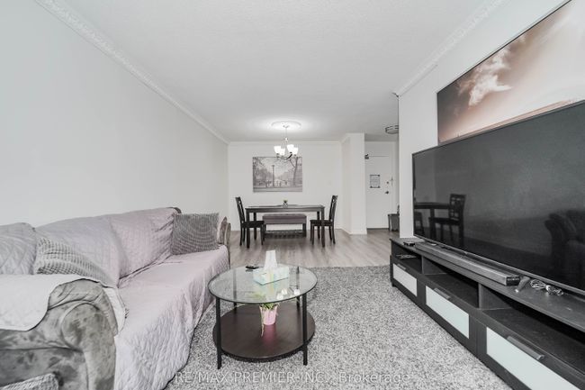 1003 - 390 Dixon Rd, Condo with 2 bedrooms, 1 bathrooms and 1 parking in Etobicoke ON | Image 8