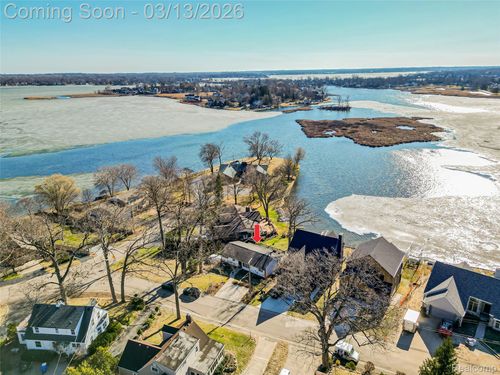 2918 Woodbine Dr, Waterford, MI, 48328-3960 | Card Image