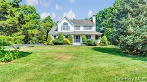 6 Bay Run, Riverhead, NY, 11901-5618 | Card Image