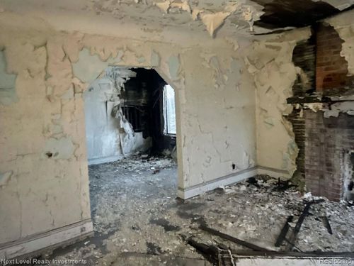 1729 Lee Pl, Detroit, MI, 48206-2211 | Card Image