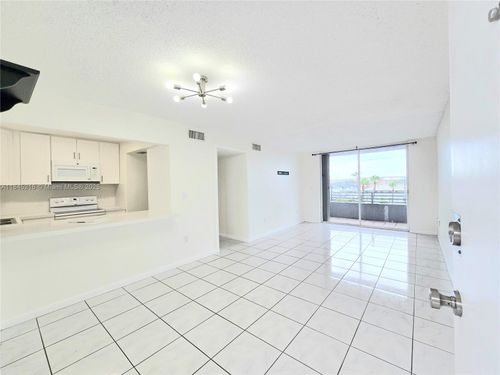 apt-502-8231 Nw 8th St, Miami, FL, 33126-3942 | Card Image