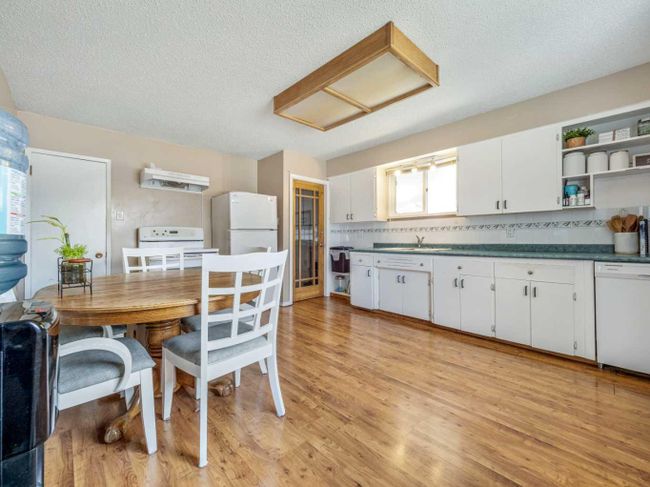 4902 62 Avenue, Home with 4 bedrooms, 2 bathrooms and 2 parking in Taber AB | Image 6