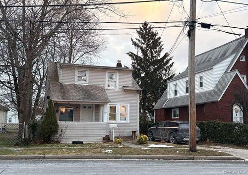 30 Pierson Ave, Hempstead, NY, 11550-6910 | Card Image