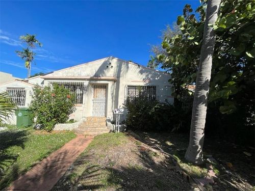 537 Ne 74th St, Miami, FL, 33138-5027 | Card Image