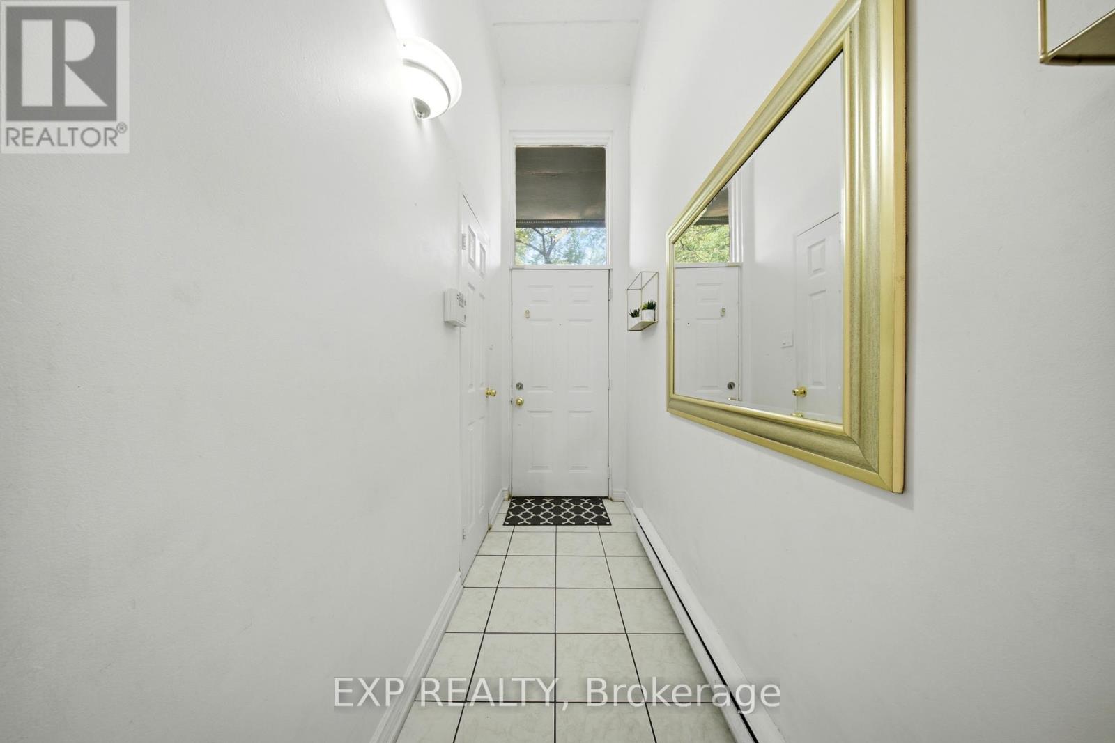 Residential in Mississauga (Mississauga Valleys) 5