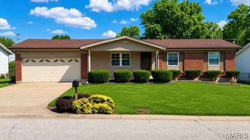4116 Bridgehampton Dr, Saint Charles, MO, 63304-7904 | Card Image