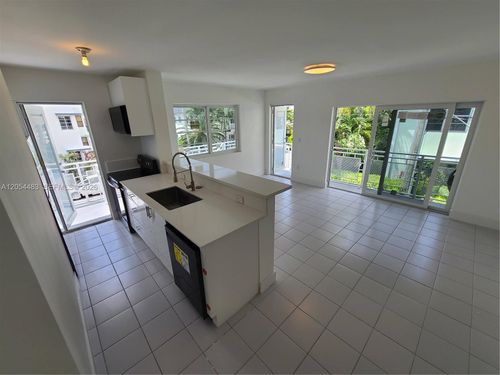 8-901 10th Street, Miami Beach, FL, 33139 | Card Image