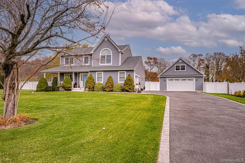 68 Vineyard Way, Aquebogue, NY, 11931-2000 | Card Image