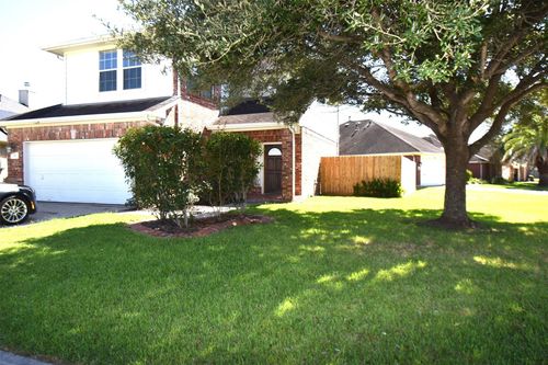 611 Chase More Ct, Bacliff, TX, 77518-2497 | Card Image