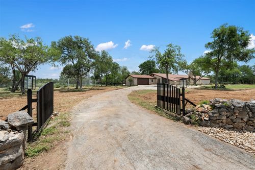 2020 Hilliard Rd, San Marcos, TX, 78666-8901 | Card Image