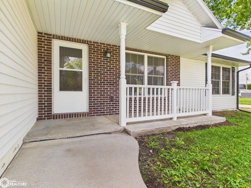 802 Iowa Ave, Essex, IA, 51638-3067 | Card Image