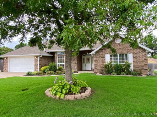5614 Meadow Dr, Bartlesville, OK, 74006-7943 | Card Image