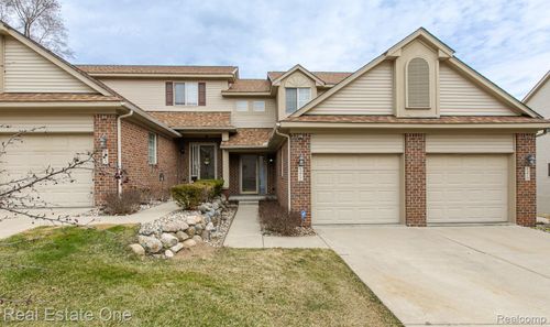 1277 Edelweiss Ln, Waterford, MI, 48327-4414 | Card Image
