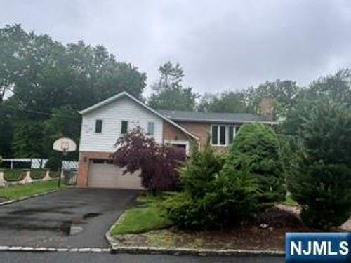 382 4th Ave, Westwood, NJ, 07675-2911 | Card Image