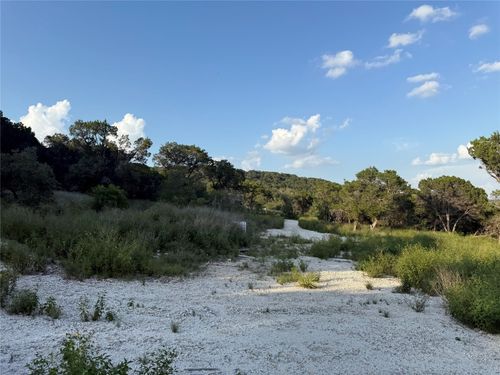 18801 Lake Crest Dr, Jonestown, TX, 78645-2945 | Card Image