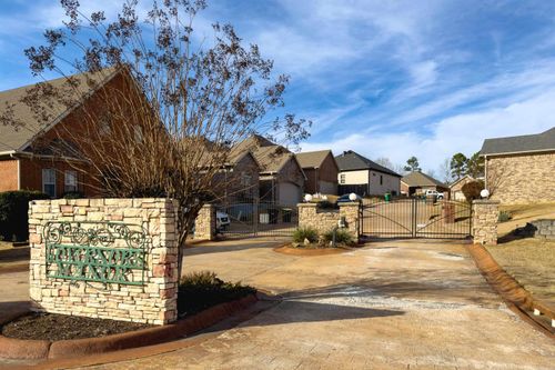 8 Pennsylvania Ct, Little Rock, AR, 72223-4001 | Card Image