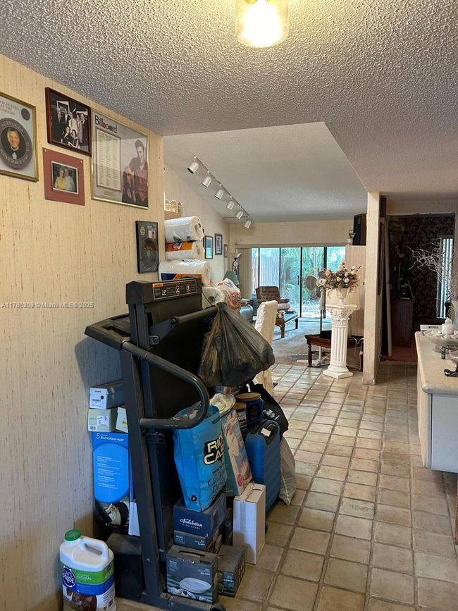 2M - 19943 Ne 5 Th Ct, Condo with 2 bedrooms, 2 bathrooms and null parking in Miami FL | Image 5