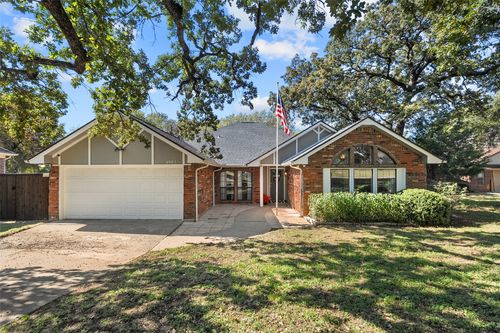 4985 Wolf Creek Trl, Flower Mound, TX, 75028-1995 | Card Image