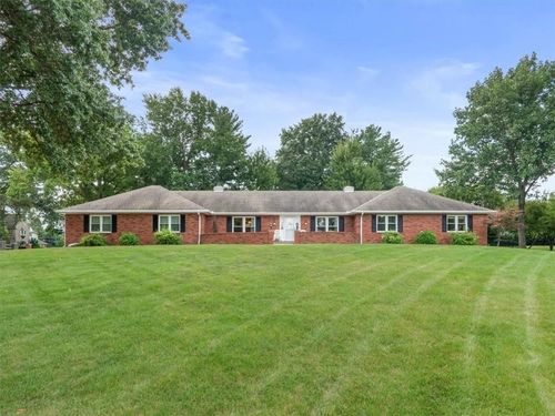 2 Eastwood Dr, Saint Joseph, MO, 64506-3109 | Card Image