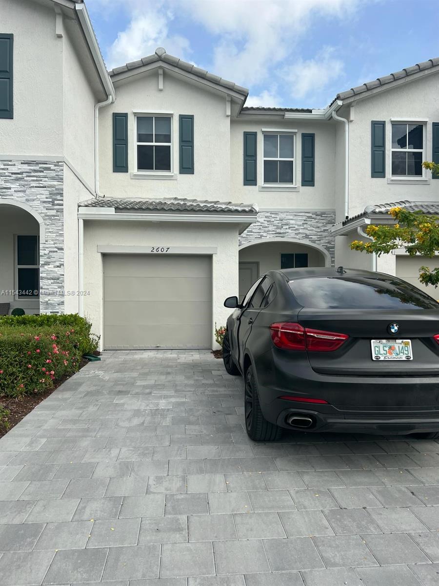 10th St, Homestead, FL 33035