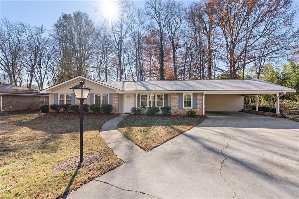 Crosshaven Dr, Roswell, GA 30075