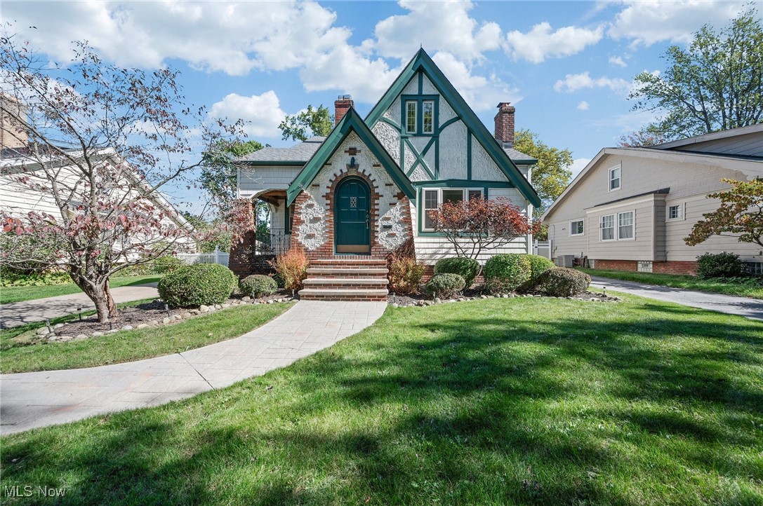 160th St, Cleveland, OH 44111