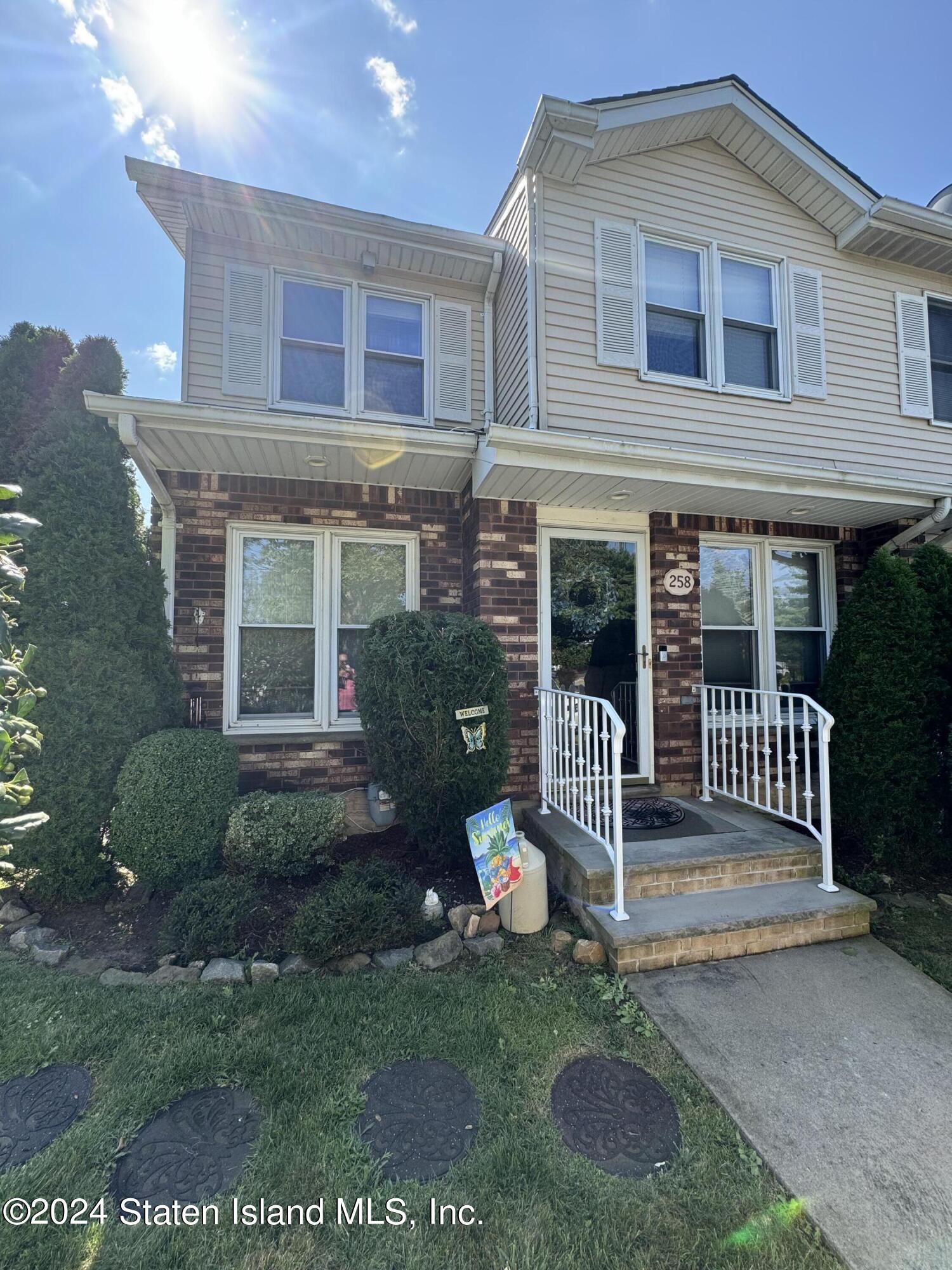 Milton Ave, Staten Island, NY 10306