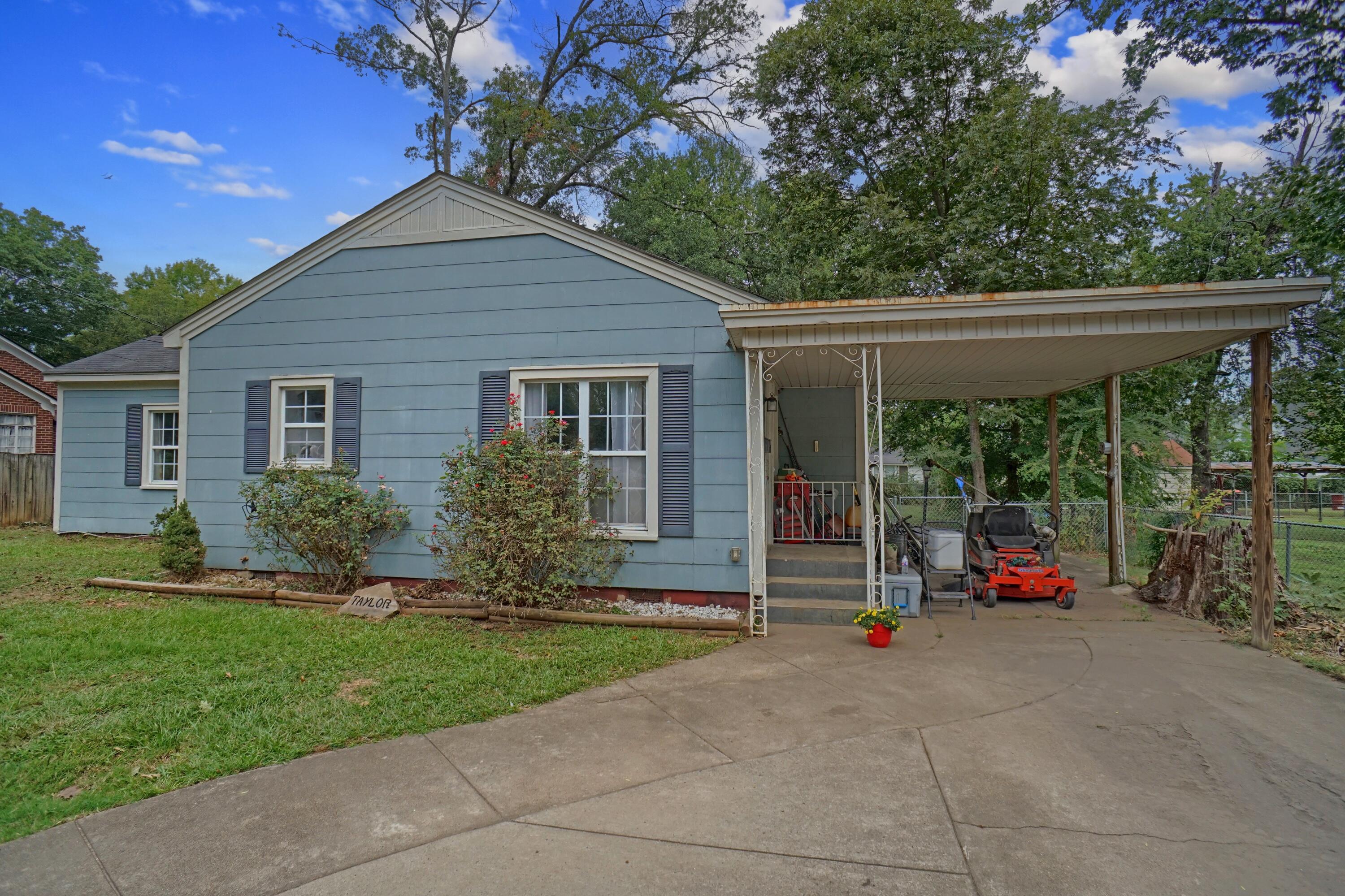 6th St, Russellville, AR 72801