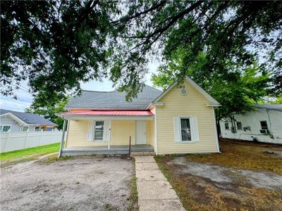 204 Broad Street, House other with 3 bedrooms, 1 bathrooms and null parking in Thomasville NC | Image 2