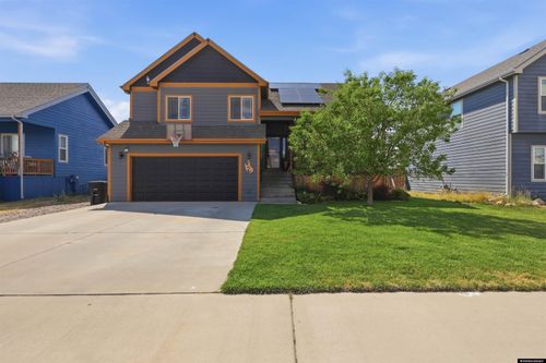 954 S 4th Ave, Mills, WY, 82644-5035 | Card Image