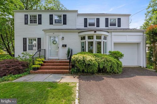 37 Southern Way, Princeton, NJ, 08540-5318 | Card Image