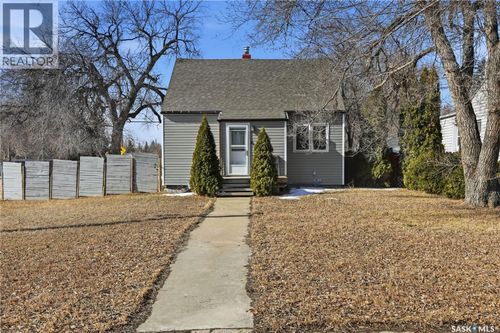 1006 Monk Ave, Moose Jaw, SK, S6H4E4 | Card Image