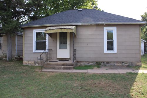 214 N Iowa St, Winfield, KS, 67156-1714 | Card Image